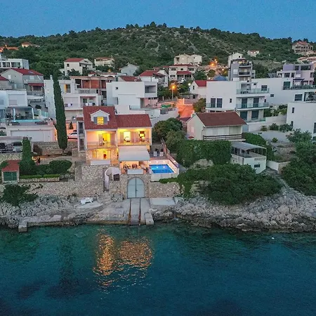 别墅 Antonija 1607